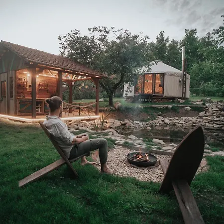 Luxury tent Klidny Kout Glamping *